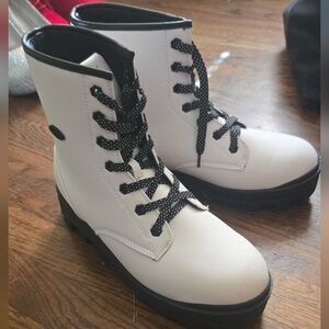 Lugz White Lace-Up Ankle Boots